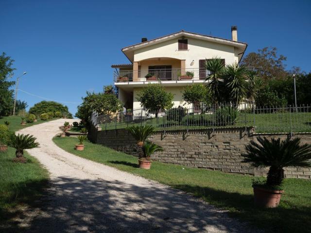 Villetta indipendente in vendita di 400 m² in Via Casale di Spanora