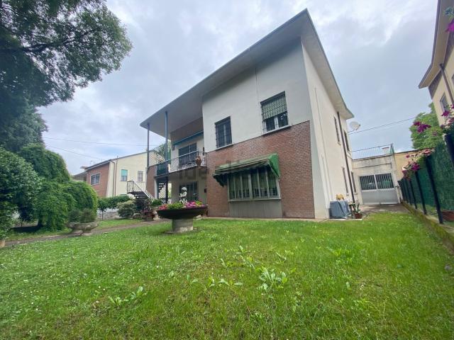Villetta indipendente in vendita di 400 m² in Via Aminta, 55