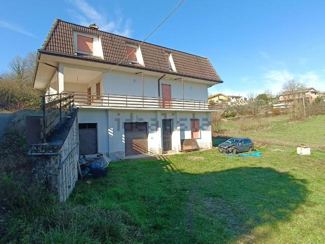 Villetta indipendente in vendita di 400 m² in Via Acqua Santa, 35