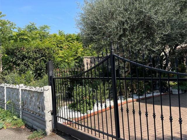 Villetta indipendente in vendita di 400 m² in Via Alessandro Cocchi, 1