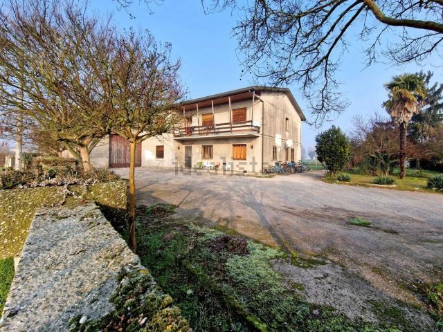 Villetta indipendente in vendita di 400 m² in Via Borella