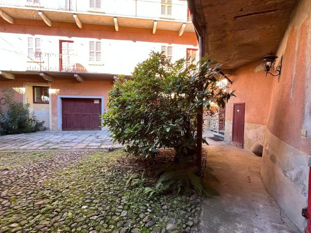 Villetta indipendente in vendita di 400 m² in Via G. Curioni, 9