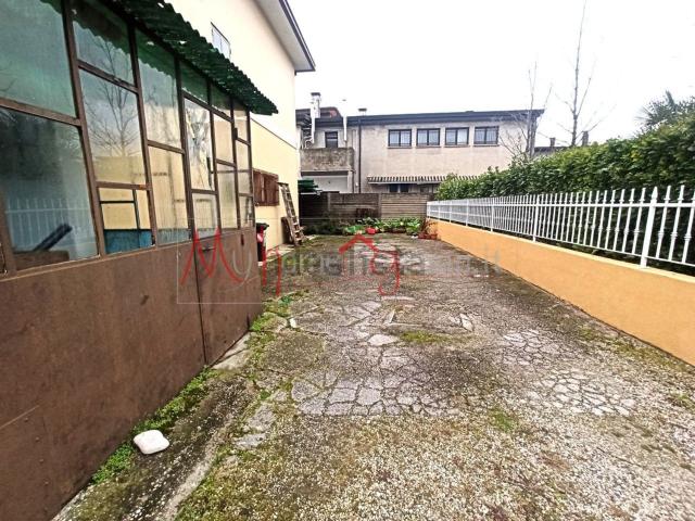 Villetta indipendente in vendita di 400 m² in Via G. Marconi