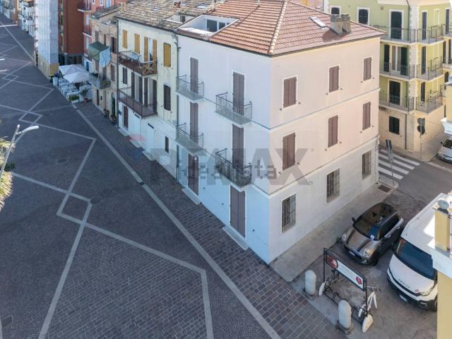 Villetta indipendente in vendita di 400 m² in Via Giuseppe Garibaldi, 19