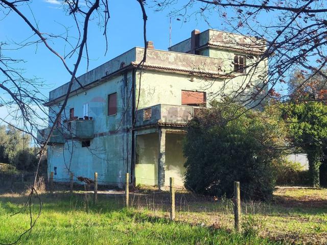 Villetta indipendente in vendita di 400 m² in Via degli Abruzzi, 59