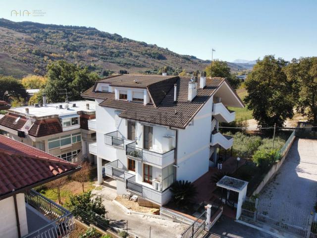 Villetta indipendente in vendita di 400 m² in Via dei Tigli, 2