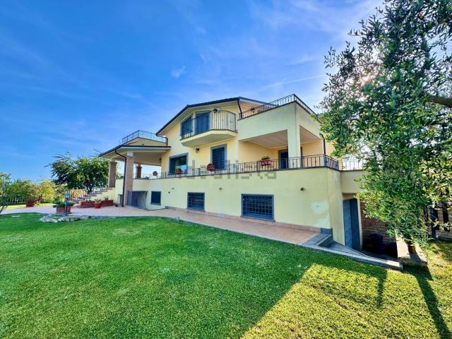 Villetta indipendente in vendita di 400 m² in Via Del Sassone, 39