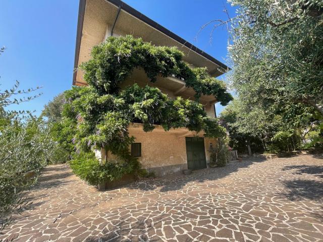 Villetta indipendente in vendita di 400 m² in Via Della Stazione