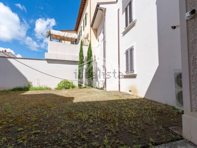 Villetta indipendente in vendita di 410 m² in Via Edmondo de Amicis, 2