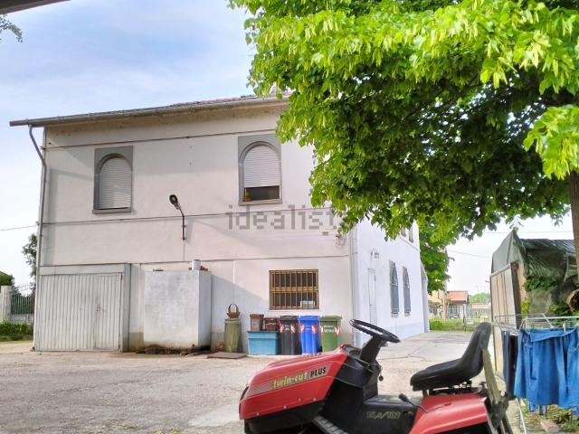 Villetta indipendente in vendita di 400 m² in Via Ernesto Papazzoni