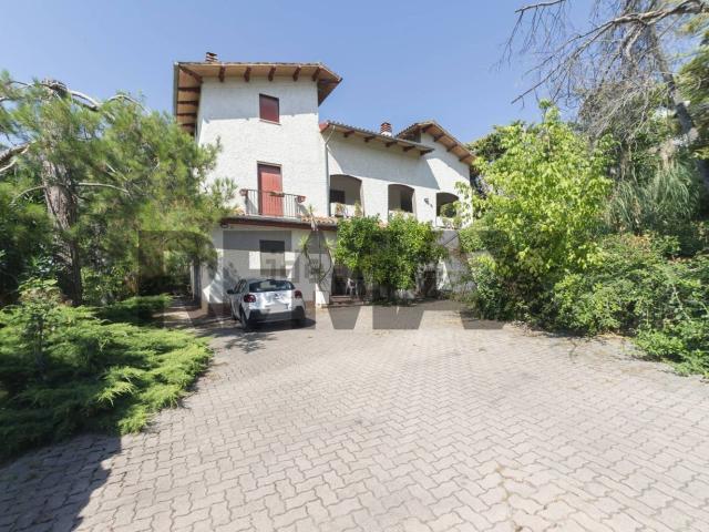 Villetta indipendente in vendita di 400 m² in Via Flavia, 15