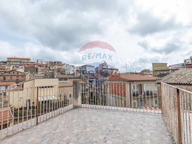 Villetta indipendente in vendita di 400 m² in Via Francesco Mangione, 9