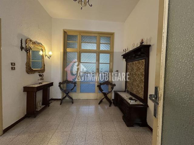 Villetta indipendente in vendita di 400 m² in Via Montanara, 4