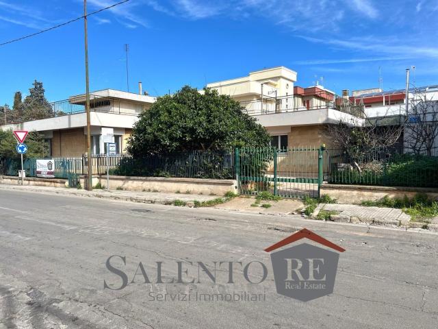 Villetta indipendente in vendita di 400 m² in Via Matino, 140