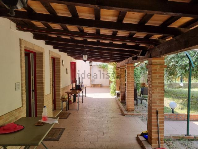 Villetta indipendente in vendita di 400 m² in Via Marche