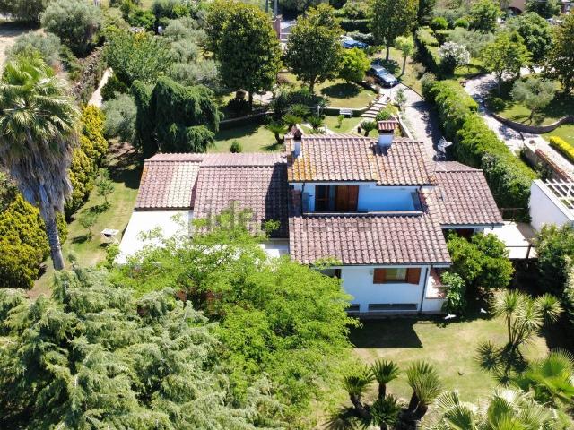 Villetta indipendente in vendita di 400 m² in Via Sacrofano Prima Porta, 3526