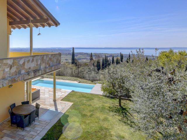 Villetta indipendente in vendita di 400 m² in Via San Michele, 10