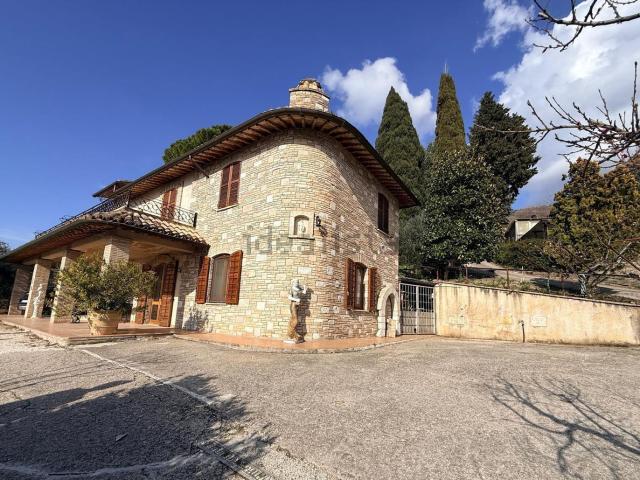 Villetta indipendente in vendita di 400 m² in Via San Benedetto