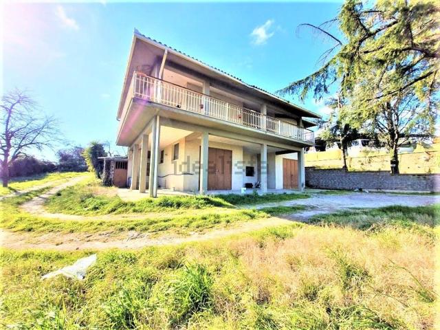 Villetta indipendente in vendita di 400 m² in Via Peraccio