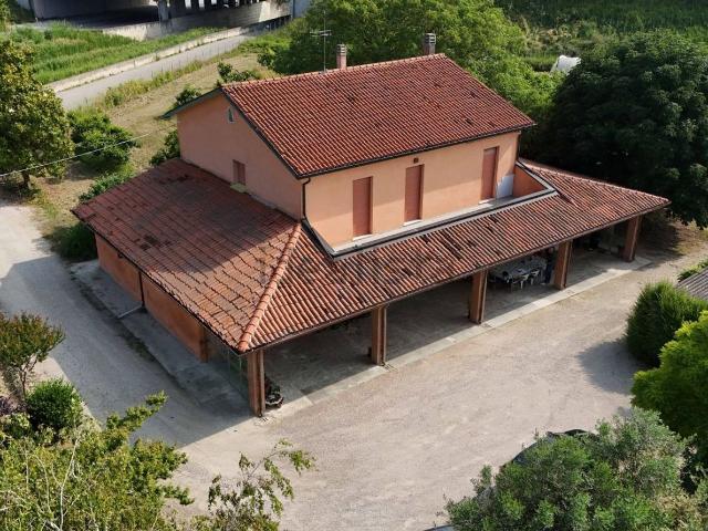 Villetta indipendente in vendita di 400 m² in Via Rubicone, 2430