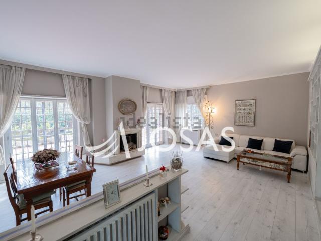 Villetta indipendente in vendita di 400 m² in Via Teognide