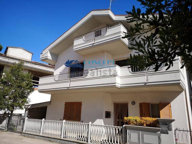 Villetta indipendente in vendita di 400 m² in Via Tintoretto