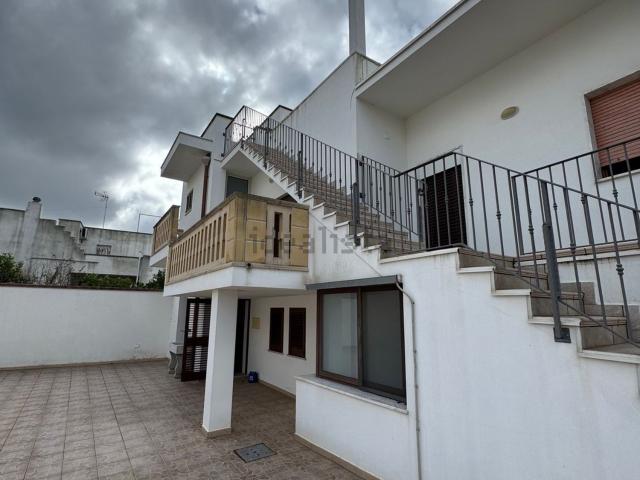 Villetta indipendente in vendita di 400 m² in Via Ugo Foscolo, 3