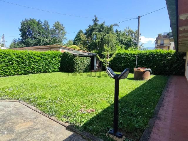 Villetta indipendente in vendita di 400 m² in Viale Vittorio Locchi