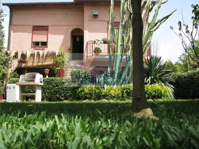 Villetta indipendente in vendita di 400 m² in Viale Edoardo Garrone