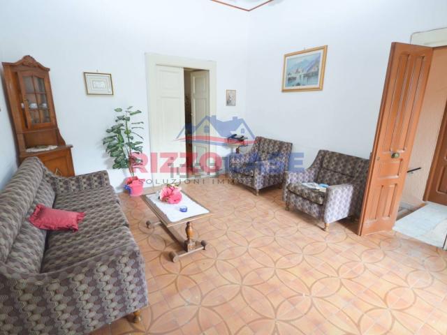 Villetta indipendente in vendita di 400 m² in Piazza Vittorio Emanuele, 199