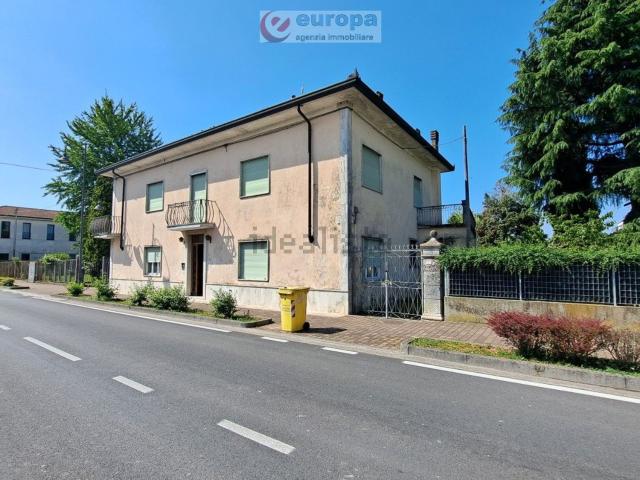 Villetta indipendente in vendita di 401 m² in Via Alture, 33