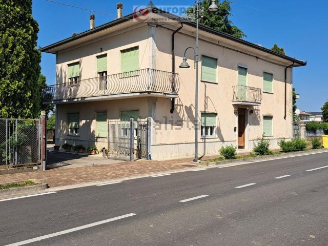 Villetta indipendente in vendita di 401 m² in Via Alture
