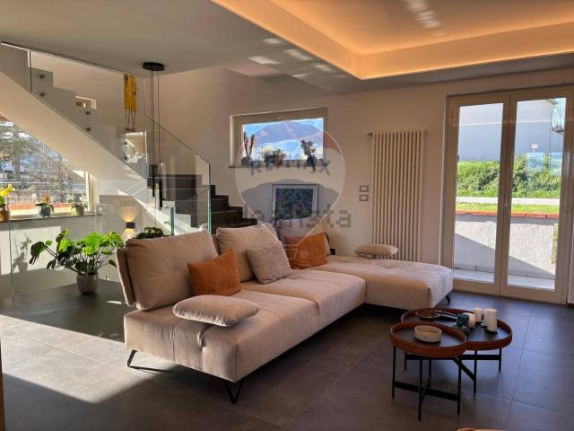 Villetta indipendente in vendita di 401 m² in Via San Silvestro, 31