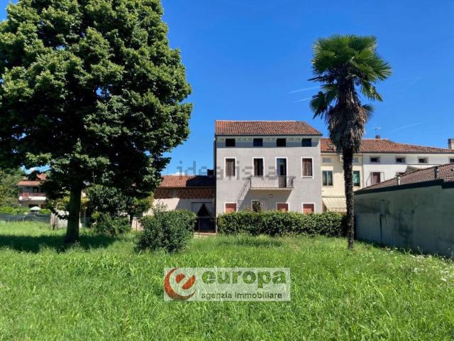 Villetta indipendente in vendita di 402 m² in Strada Paradiso