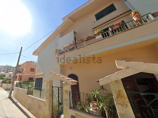 Villetta indipendente in vendita di 405 m² in Via Alaimo da Lentini
