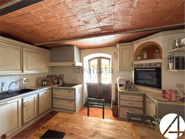 Villetta indipendente in vendita di 357 m² in Via Modenese, 1