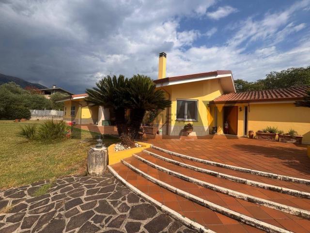 Villetta indipendente in vendita di 406 m²