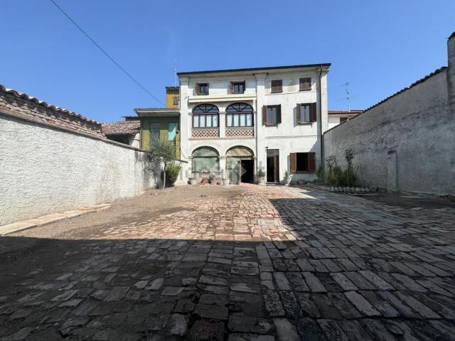 Villetta indipendente in vendita di 408 m² in Via Cabini, 23