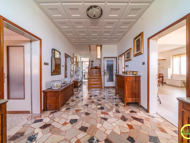 Villetta indipendente in vendita di 408 m² in Via da l&apos Ancone