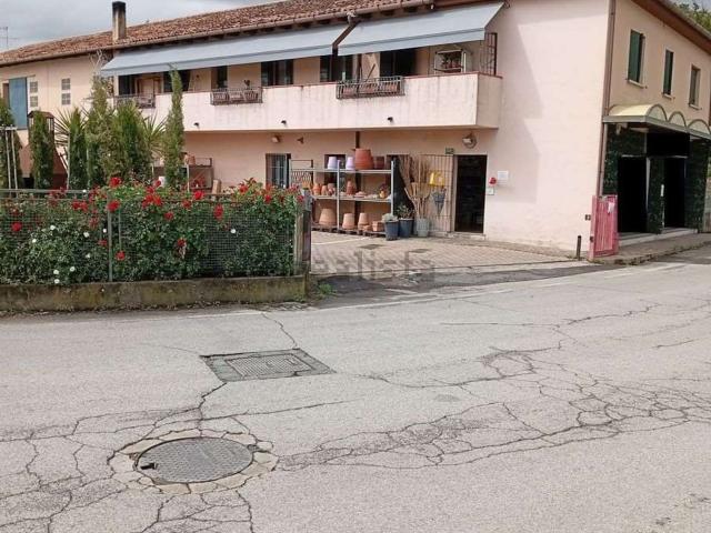 Villetta indipendente in vendita di 408 m² in Via Mons. C. Breda, 10