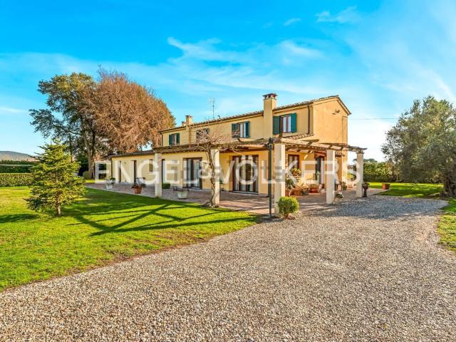 Villetta indipendente in vendita di 410 m² in Via Brunelleschi Arena Metato
