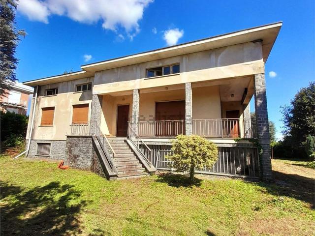 Villetta indipendente in vendita di 410 m² in Via San Pellico, 21