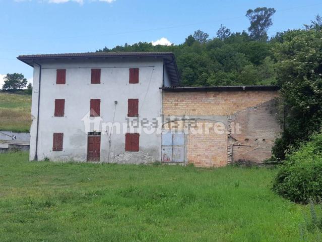 Villetta indipendente in vendita di 413 m² in Via per Neviano
