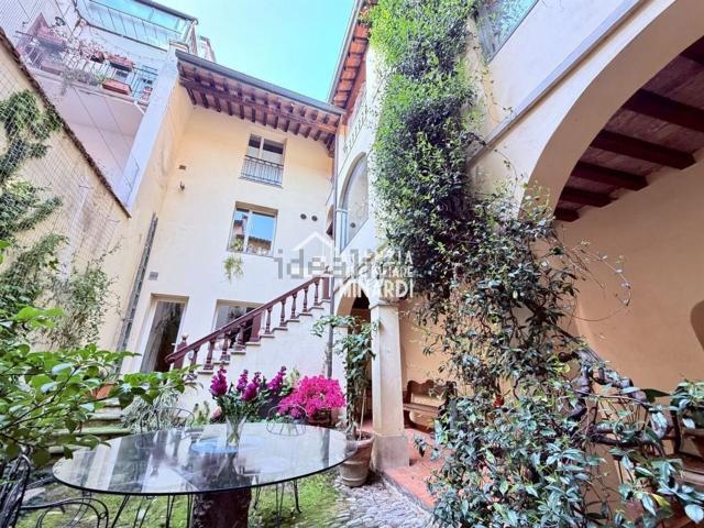 Villetta indipendente in vendita di 414 m² in Via Pezzi, 7