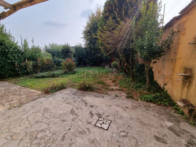 Villetta indipendente in vendita di 415 m² in Via Carducci