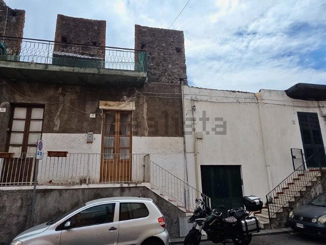 Villetta indipendente in vendita di 415 m² in Via Faraci, 70