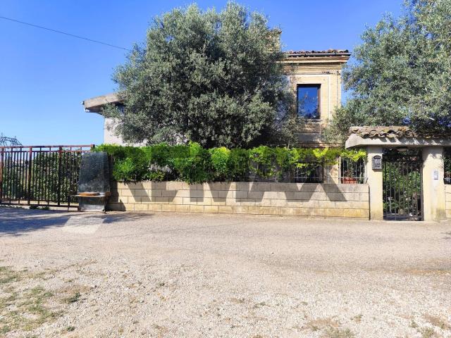 Villetta indipendente in vendita di 416 m² in Via Valentino Ambrosini, 6