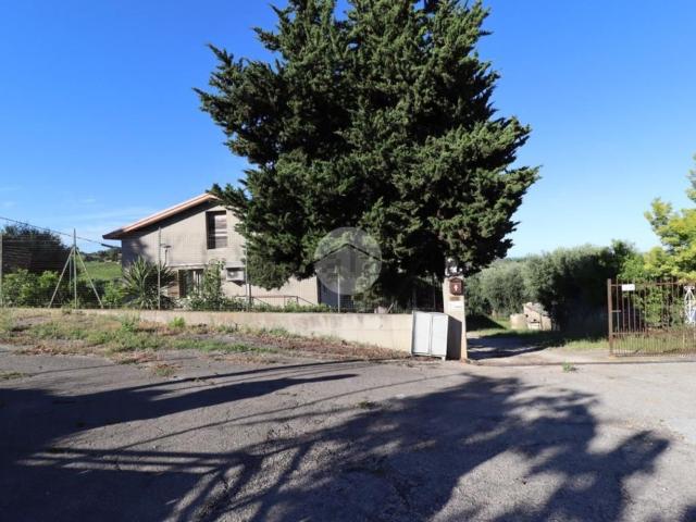 Villetta indipendente in vendita di 420 m² in Traversa Moruzzi