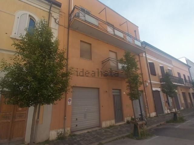 Villetta indipendente in vendita di 420 m² in Via Cesare Clementini, 19