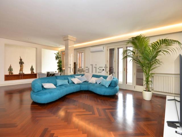 Villetta indipendente in vendita di 420 m² in Via Giacomo Matteotti, 96